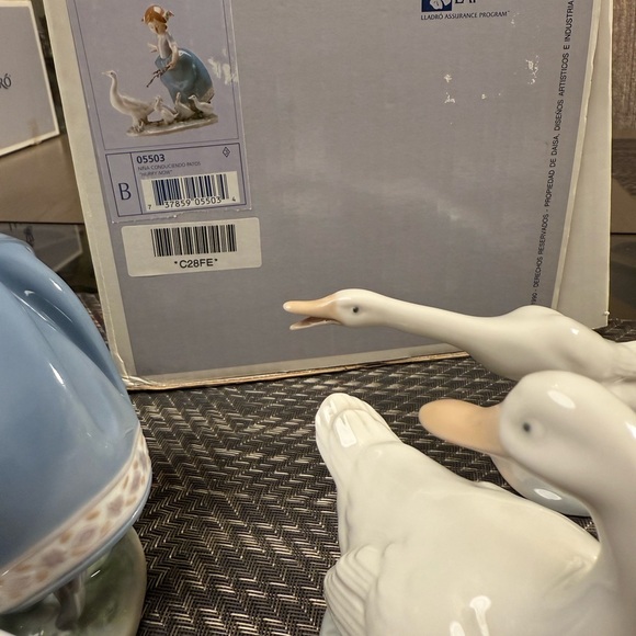 Lladro #5503 “Here They Come” Figurine + 3 NAO by Lladro Geese Set with Box - Picture 7 of 7